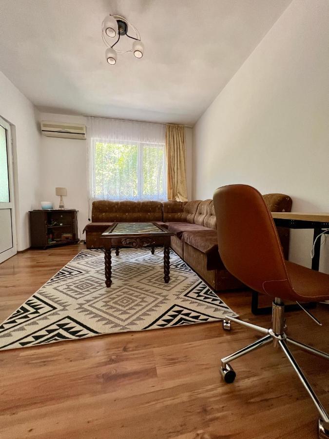 Compact City Center Apartment Kurdzhali Exterior photo